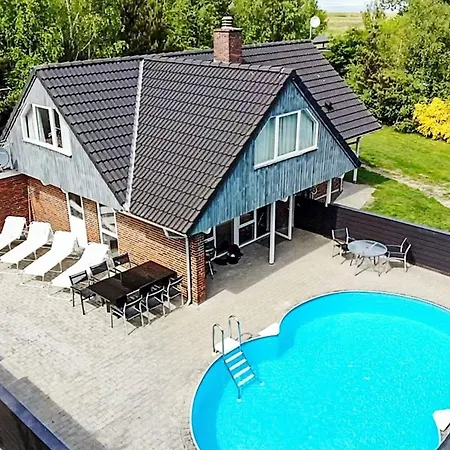 8 Person In Hojslev-by Traum *