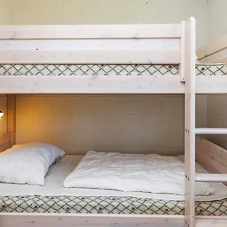 8 Person In Hojslev-by Traum *